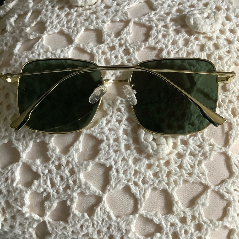 Ouwen women’s aviator sunglasses, model #58018-147, new with tags